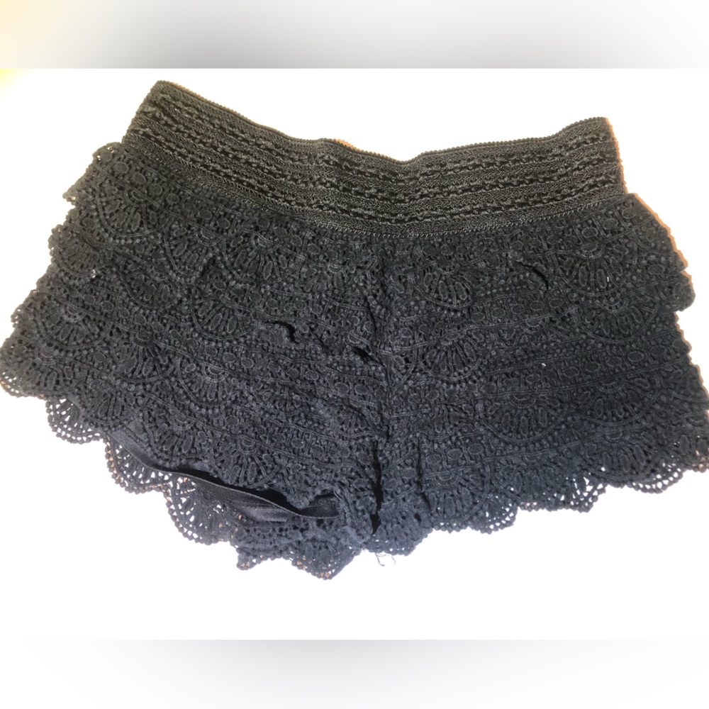 REWIND frilly shorts